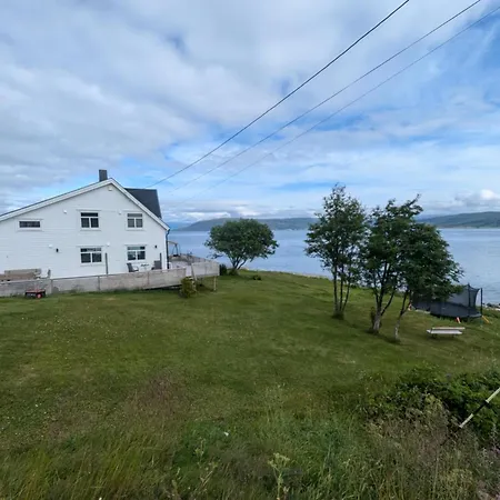 Idyllic Familyhouse By The Sea With Ponorama View * Tromsø