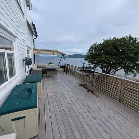 Idyllic Familyhouse By The Sea With Ponorama View Tromsø