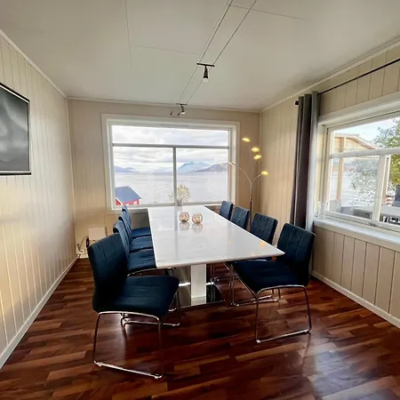 Сasa de vacaciones Idyllic Familyhouse By The Sea With Ponorama View Tromsø
