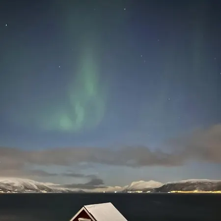 Дом отдыха Idyllic Familyhouse By The Sea With Ponorama View *
