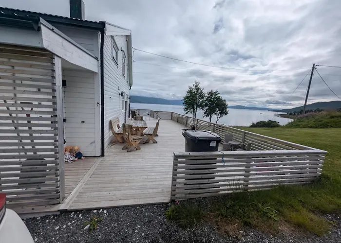 Idyllic Familyhouse By The Sea With Ponorama View Vakantiehuis Tromsø