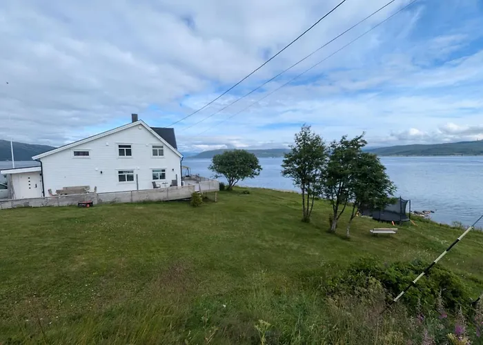 Idyllic Familyhouse By The Sea With Ponorama View * Tromsø