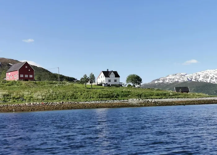 Idyllic Familyhouse By The Sea With Ponorama View Tromsø