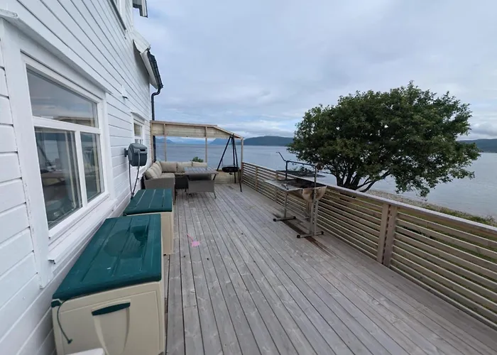 Idyllic Familyhouse By The Sea With Ponorama View Tromsø