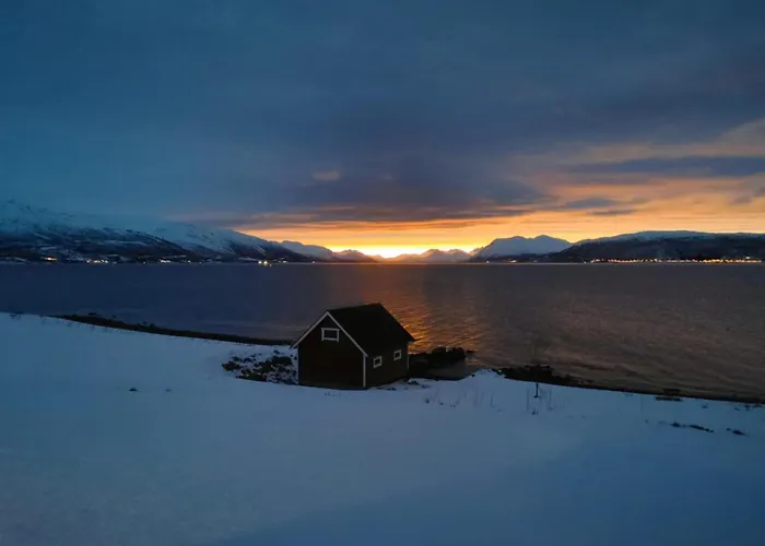 Idyllic Familyhouse By The Sea With Ponorama View * Tromsø