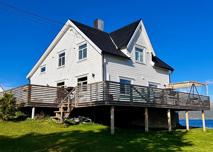 Idyllic Familyhouse By The Sea With Ponorama View * Tromsø