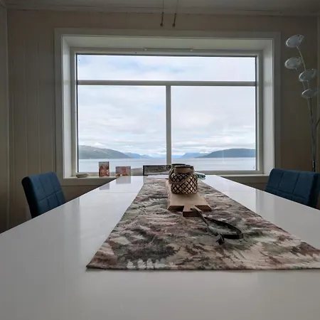 Prázdninový dům Idyllic Familyhouse By The Sea With Ponorama View Tromsø