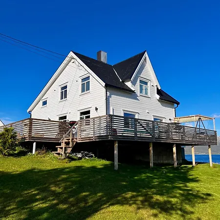 Idyllic Familyhouse By The Sea With Ponorama View * Tromsø